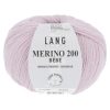 Merino 200 bebe er et strikkegarn fra Langyarns. Garnet inneholder 100% merinoull (extrafine mulesing free). 50 g ca 203 meter. Strikkefasthet 28 masker x 32 omganger på pinne 3 = 10 x 10 cm. Garnet passer like godt til både barn og voksne. Her i fargen 509.