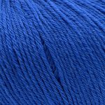 Merino Bebe fra Lang Yarns. Her i fargen 332 Kornblå..