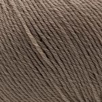 Merino Bebe fra Lang Yarns. Her i fargen 326 greige.