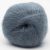 Bildet viser et utsnitt av et strikkegarn i kidsilk mohair fra Kremke Silky kid. Her i fargen 076 Blue grey.