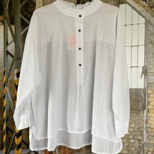 Bandidas virginia blouse er en hvit blondeskjorte fra Cabana Living