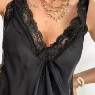 Ariel Topp i silkeviskose og blondekant fra Love Forever. Her i fargen sort.