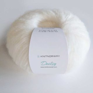 Garnet Deilig fra KnitNorway, her i fargen 1700 natural white